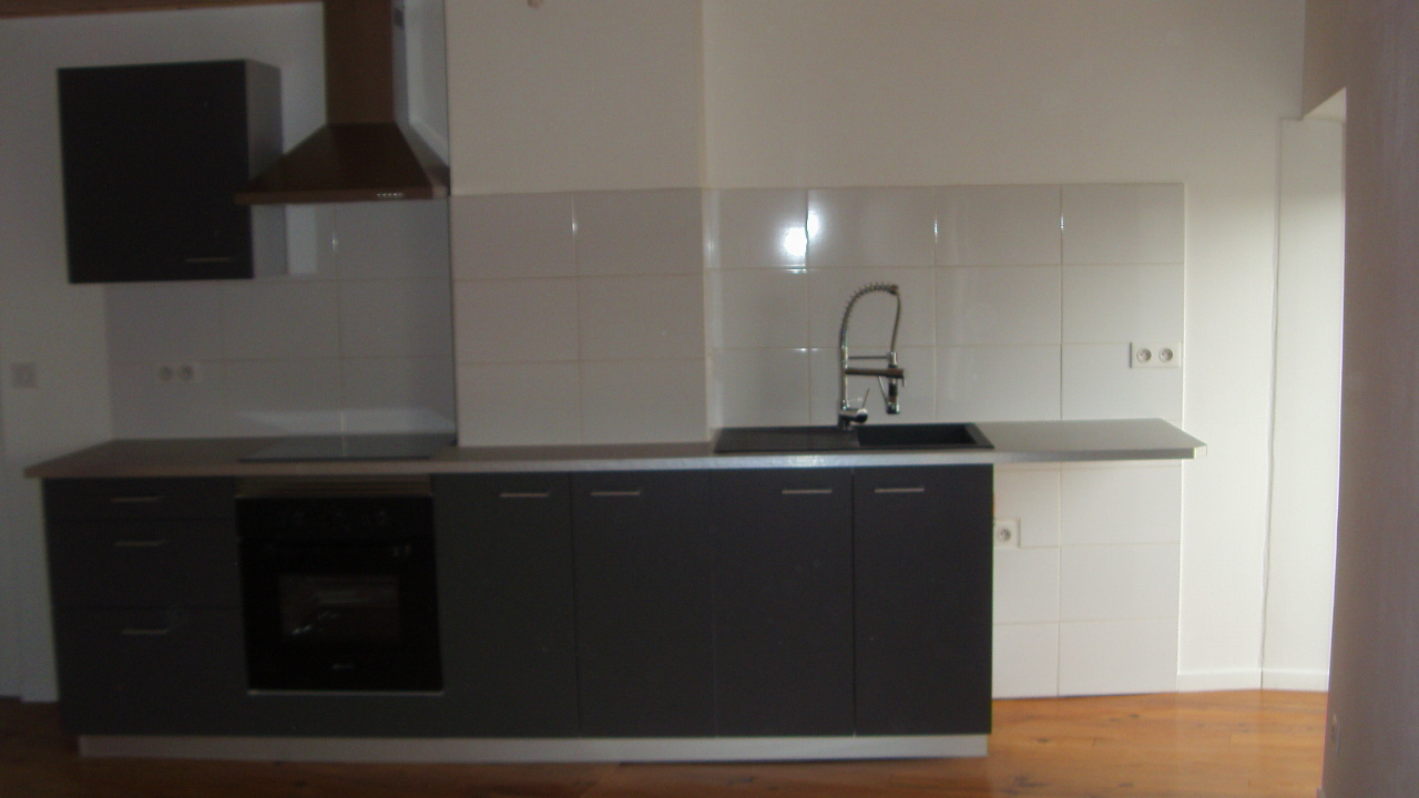 pose et fourniture de meuble de cuisine et electroménager dans studio 